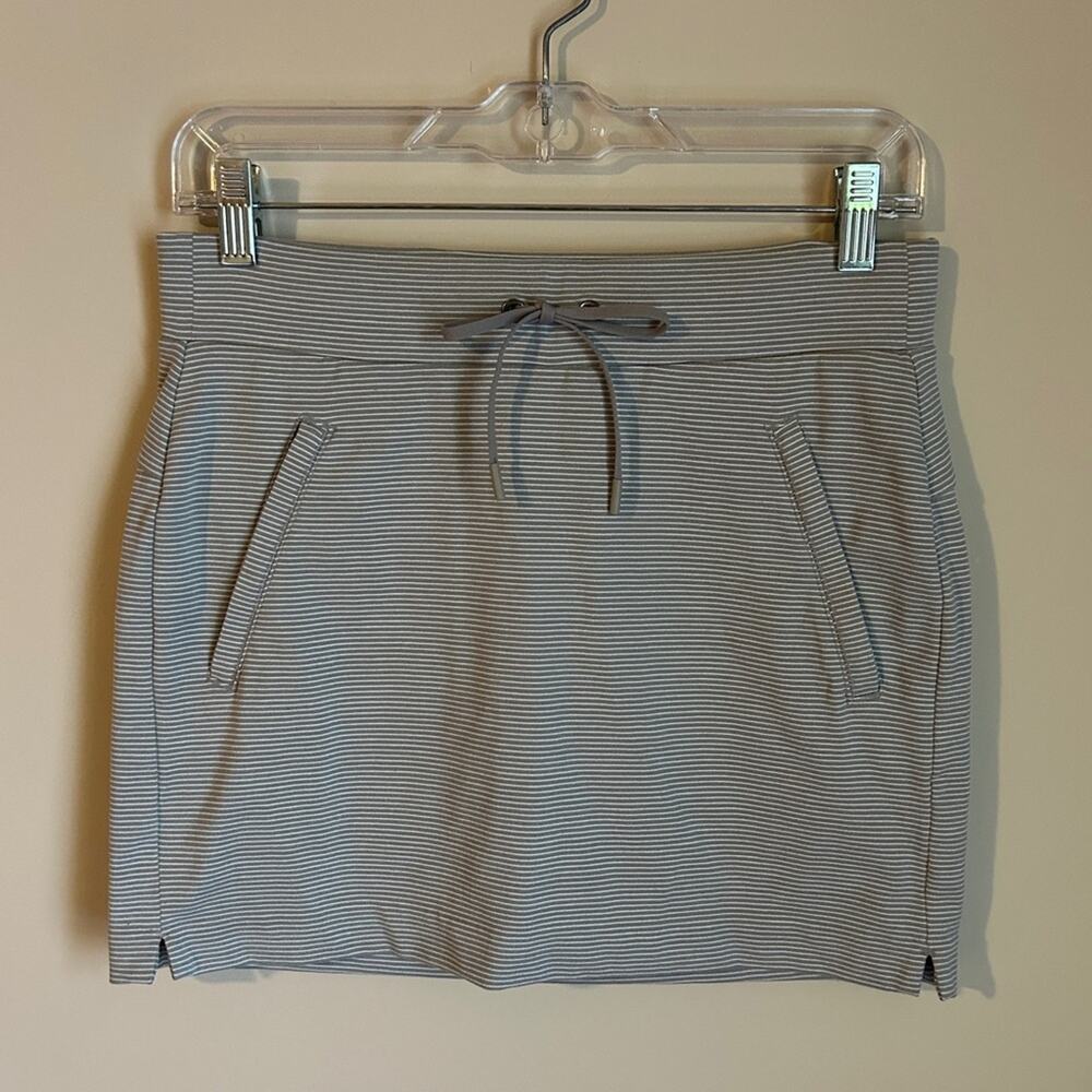 ✨Athleta Gray/White Striped Pull-On Mini Built-In Shorts Athletic Skort Size XXS